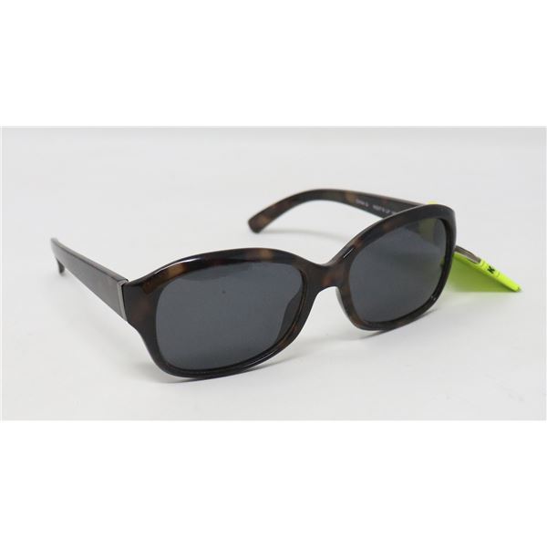 PAIR OF FOSTER GRANT SUNGLASSES