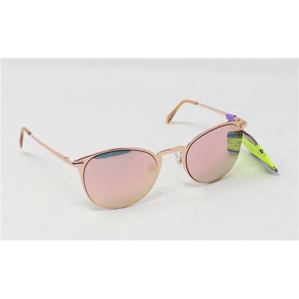 PAIR OF FOSTER GRANT SUNGLASSES
