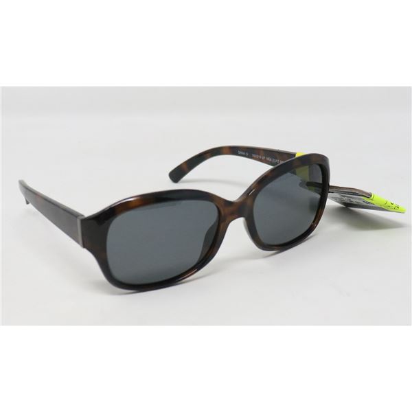 PAIR OF FOSTER GRANT SUNGLASSES