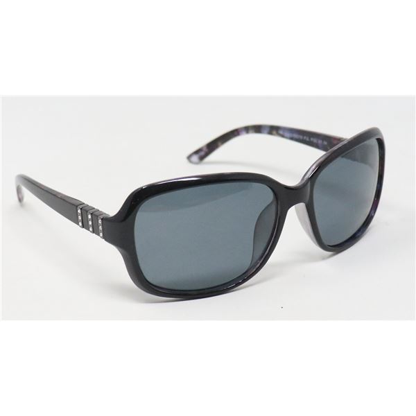 PAIR OF PANAMA JACK SUNGLASSES