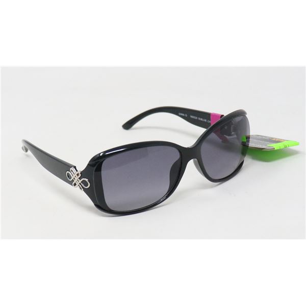 PAIR OF FOSTER GRANT SUNGLASSES