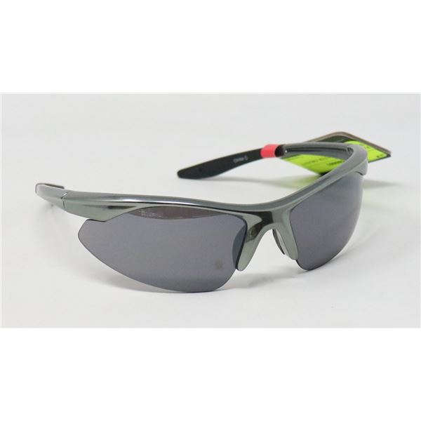 PAIR OF NEW FOSTER GRANT SUNGLASSES