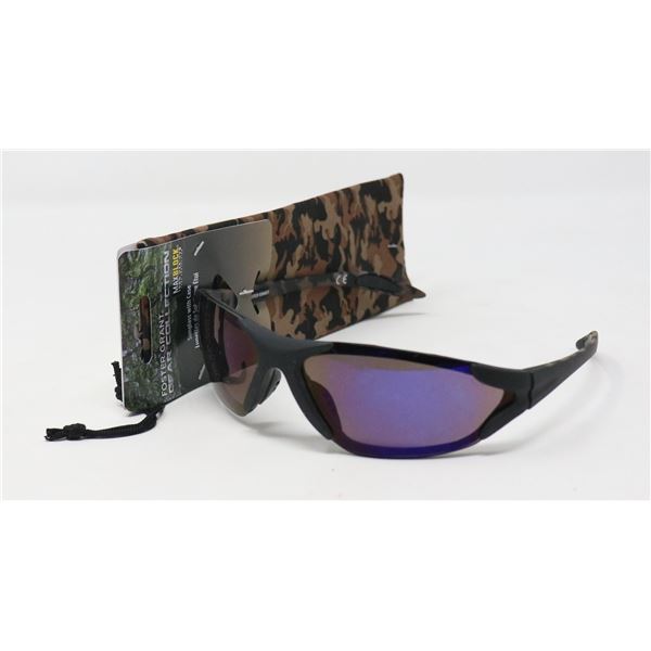 PAIR OF FOSTER GRANT SUNGLASSES