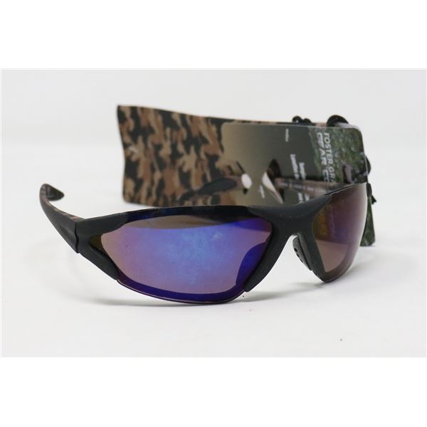 PAIR OF FOSTER GRANT SUNGLASSES