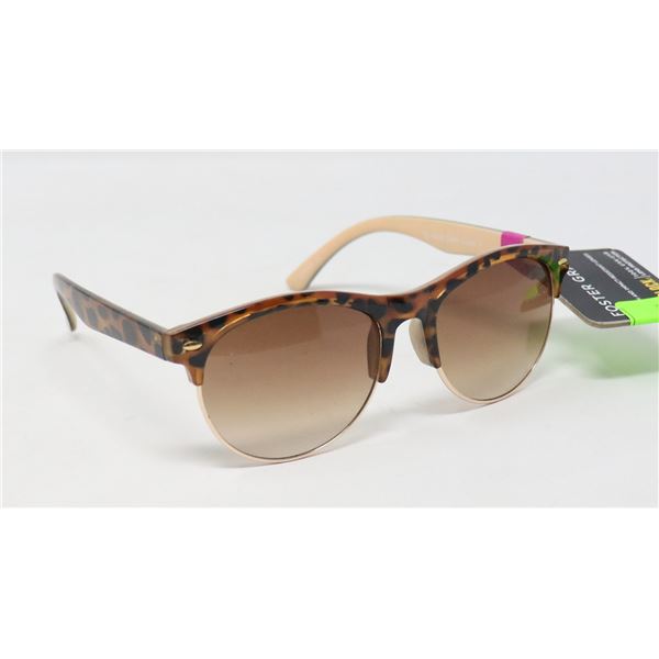 PAIR OF FOSTER GRANT SUNGLASSES
