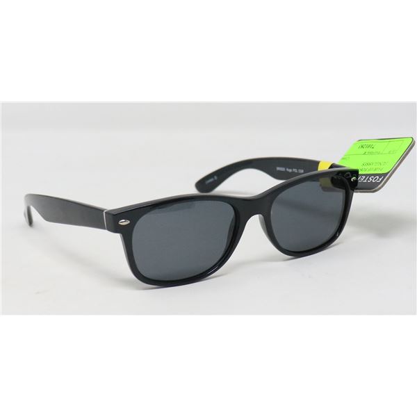 PAIR OF FOSTER GRANT SUNGLASSES
