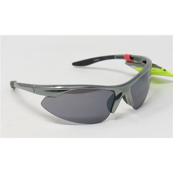 PAIR OF NEW FOSTER GRANT SUNGLASSES