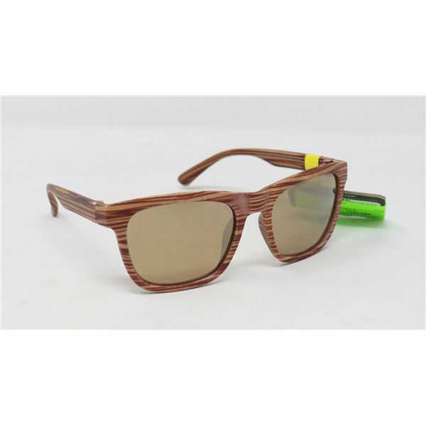 PAIR OF FOSTER GRANT SUNGLASSES
