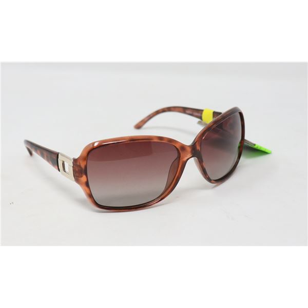 PAIR OF FOSTER GRANT SUNGLASSES