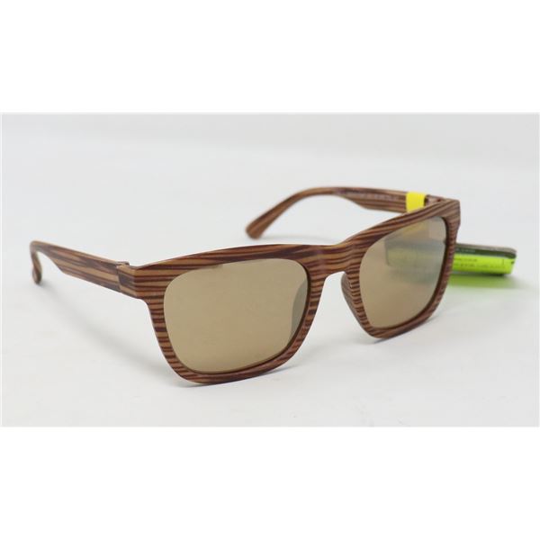 PAIR OF NEW FOSTER GRANT SUNGLASSES