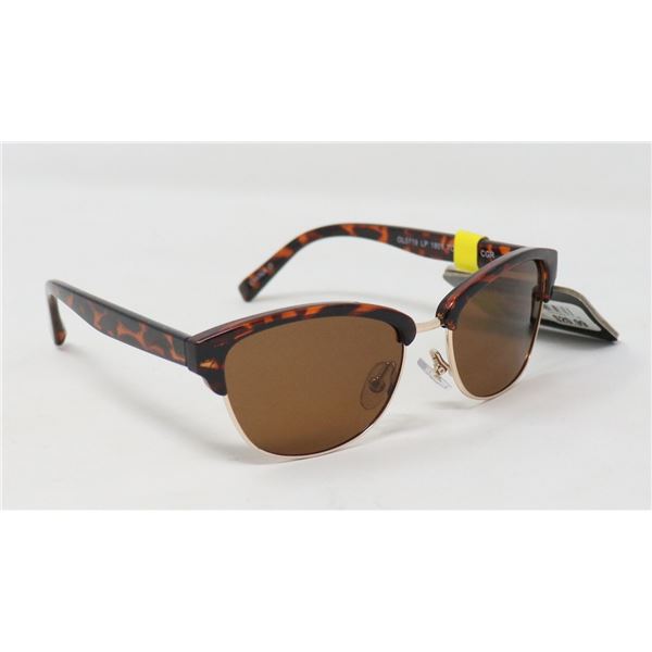 PAIR OF NEW FOSTER GRANT SUNGLASSES