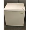 Image 1 : Danby small white bar fridge