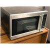 Image 2 : Hamilton Beach stainless steel front small microwave