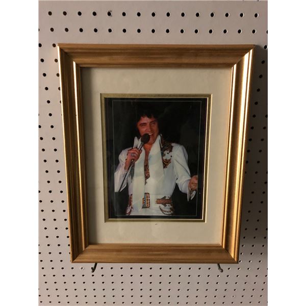 Framed Elvis Presley picture - 13 1/2in x 16 1/2in