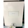 Image 2 : Elvis Presley Commemorative collector's set limited edition #2231/5000 - guitar case collection w/ J