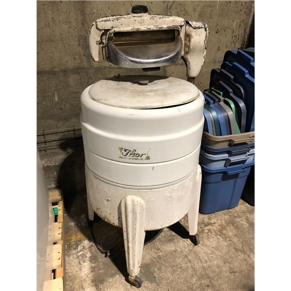 Vintage THOR super agitator ringer washing machine