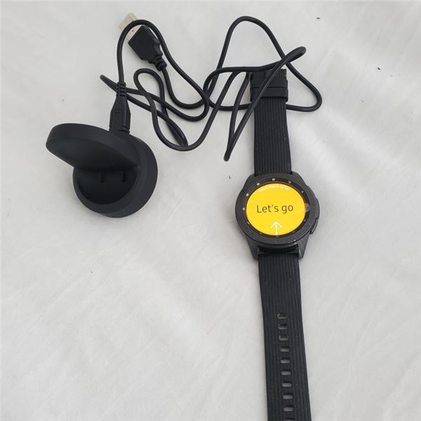 SAMSUNG GALAXY SMARTWATCH 42MM TESTED AND WORKING WITH CHARGER