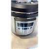 Image 2 : INSIGNIA 8 QUART MULTIFUNCTION PRESSURE COOKER TESTED AND WORKING