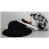 Image 1 : ESTATE FLAT WITH 3 MENS COLLECTIBLE VINTAGE HATS