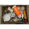 Image 1 : VINTAGE LARGE LOT OF ASST KITCHEN ITEMS