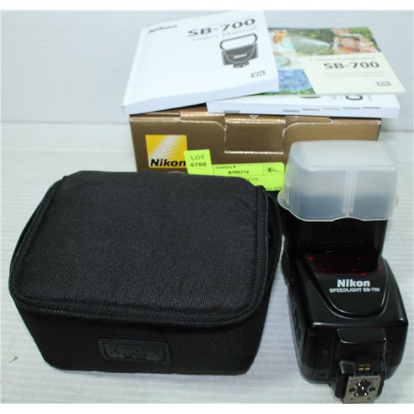 NIKON SB700 AUTOFOCUS SPEEDLIGHT IN BOX