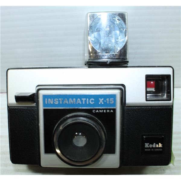 VINTAGE KODAK INSTAMATIC X-15 WITH FLASH BULB