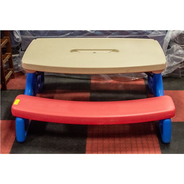 LITTLE TIKES INDOOR/OUTDOOR PICNIC TABLE/PLAY