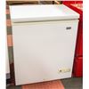 Image 1 : MOFFAT COMPACT CHEST FREEZER 5.0 CU FT