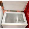 Image 2 : MOFFAT COMPACT CHEST FREEZER 5.0 CU FT