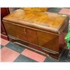 Image 1 : VINTAGE "HONDERICH FURNITURE" CEDAR LINED CHEST W/