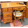 Image 1 : OAK PALLISER DESK WITH CHAIR