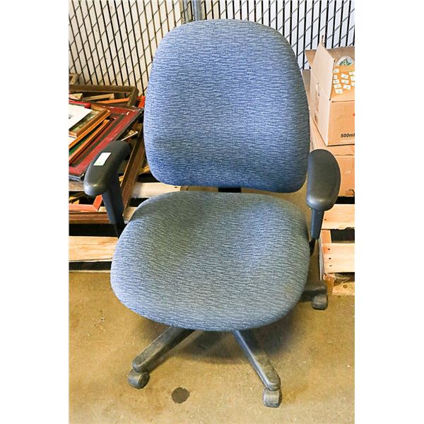 BLUE HYDRAULIC LIFT OFFICE CHAIR