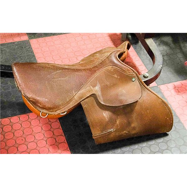 ENGLISH CLOSE CONTACT LEATHER SADDLE