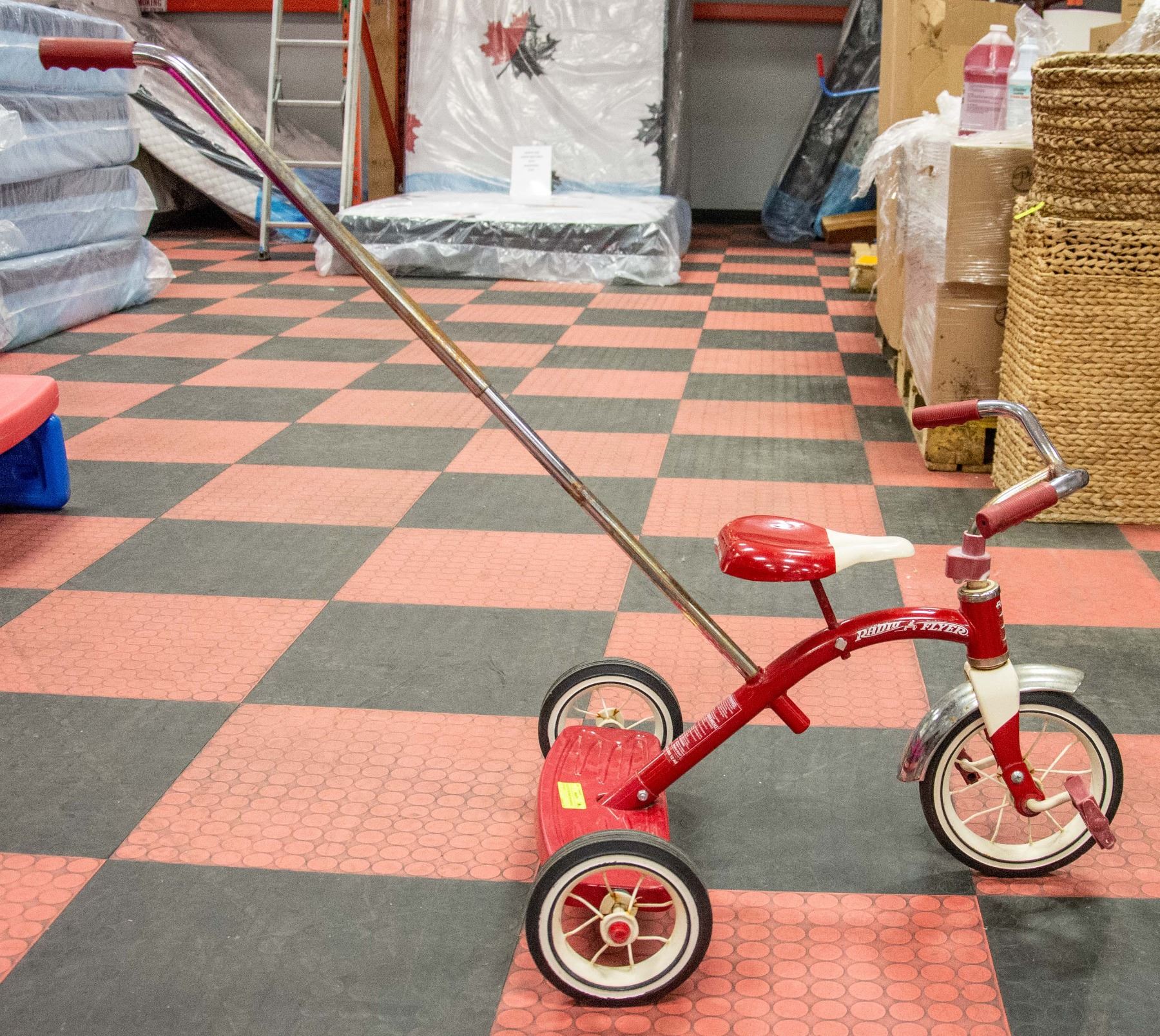 RADIO FLYER TRIKE W/ PARENTAL CONTROL HANDLE