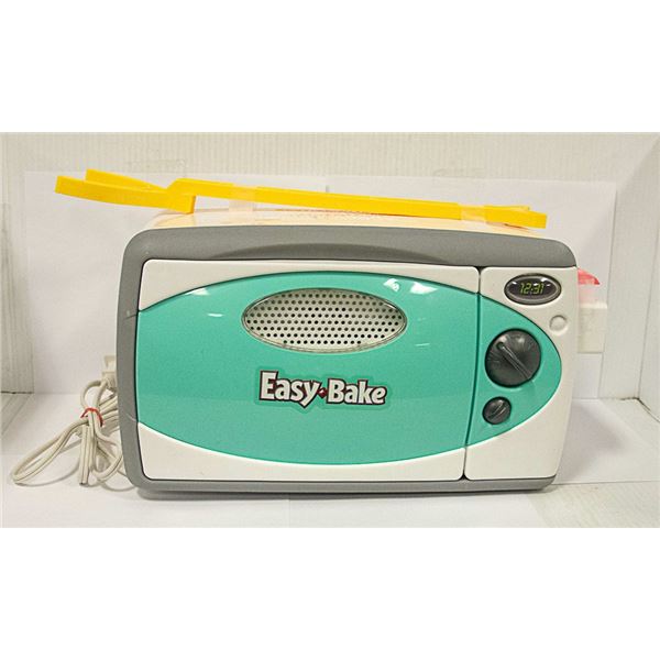 EASY BAKE OVEN W/ SOME ACCESSORIES ONLY USED ONCE