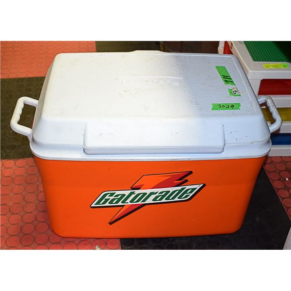 RUBBERMAID GATORADE COOLER