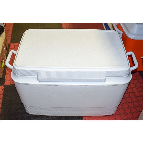 COLEMAN 49 QT ICE CHEST