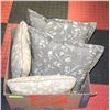 Image 1 : BOX WITH 4 DECORATIVE SQUARE PILLOWS - GOLDS