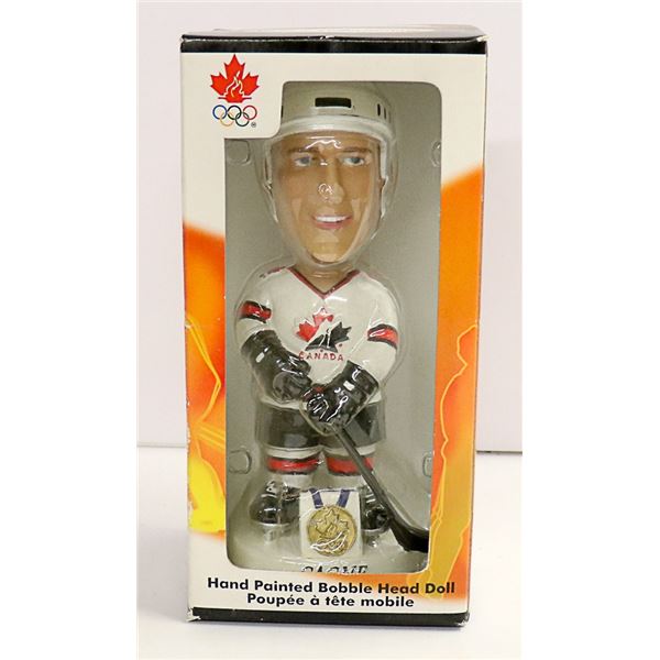 SIMON GAGNE TEAM CANADA GOLD BOBBLE HEAD