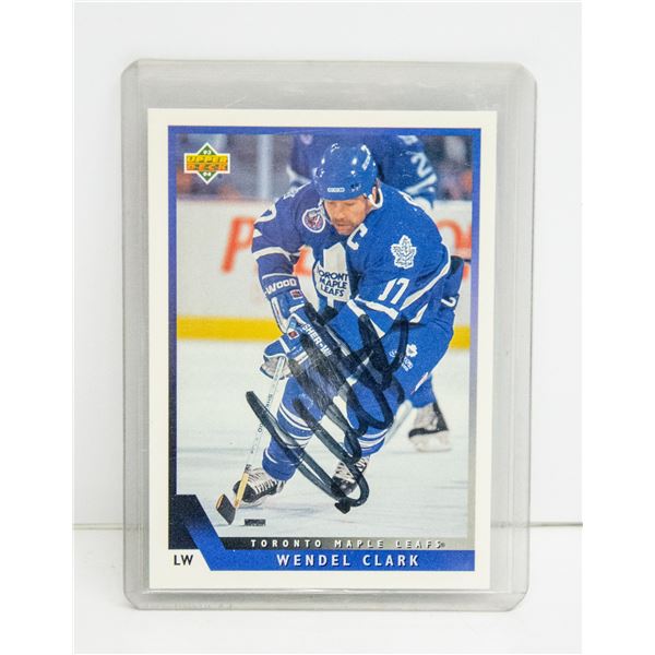 WENDEL CLARK SIGNED TORONTO MAPLE LEAFS CARD