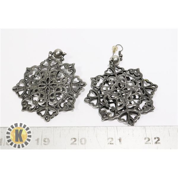 COSTUME JEWELRY EARRINGS