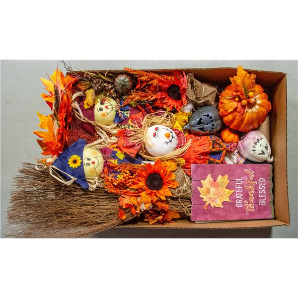 BOX OF ASSORTED HALLOWEEN DECOR