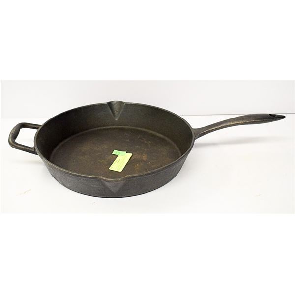 LAGOSTINA EXTRA LARGE CAST IRON SKILLET PAN