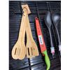 Image 2 : Lot of 7 - NEW knives & service ware