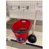 Image 1 : Mop bucket and plunger