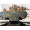 Image 17 : Lot Of (4) Vickers Valves