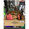 Image 1 : Box of Wooden Mushroom Garden Decor