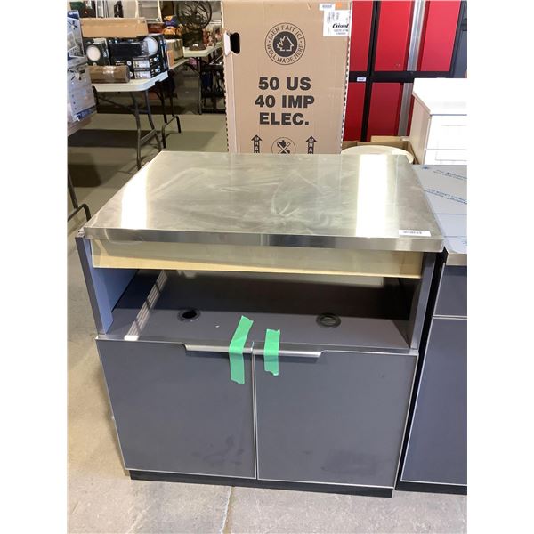 S.S Cabinet BBQ Patio / Prep Table (23in L x 33in W x 36in H)