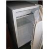 Image 2 : IGLOO SMALL WHITE FRIDGE