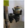 Image 2 : 2 SPINNING RODS & REELS
